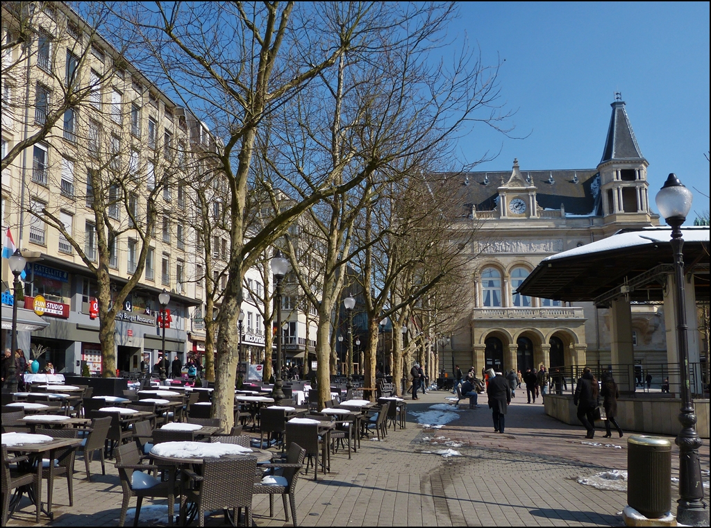 . Stadt Luxemburg - Die Place d'Armes (d'Plëss), die gute Stube der Luxemburger, lud am 15.03.2013 noch nicht zum Verweilen ein. (Jeanny)