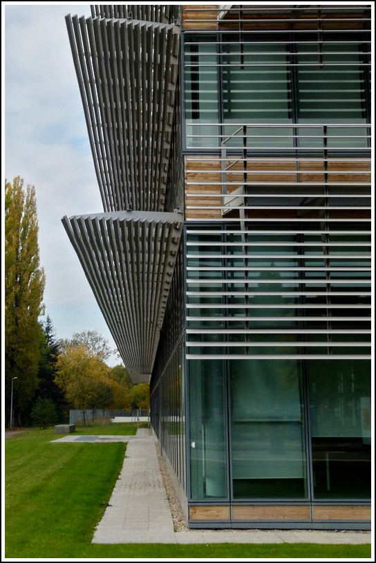 - Straburg, die Stadt der architektonischen Gegenstze - La Maison de la Rgion d'Alsace im Straburger Stadtteil Wacken wurde von dem Architektenbro Chaix et Morel entworfen und wurde in den Jahren 2002 bis 2004 gebaut. 30.10.2011 (Jeanny)