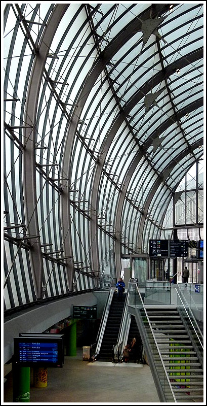 - Straburg, die Stadt der architektonischen Gegenstze - Detailansicht der Glaskuppel am Bahnhof von Straburg. 29.10.2011 (Jeanny)