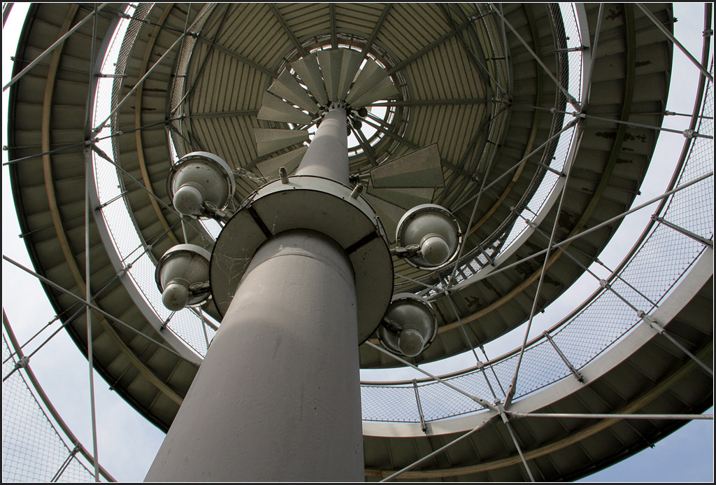 . Turm und mehr - Blick nach oben. Schlaichturm in Weil am Rhein, 20.06.2013 (Matthias)