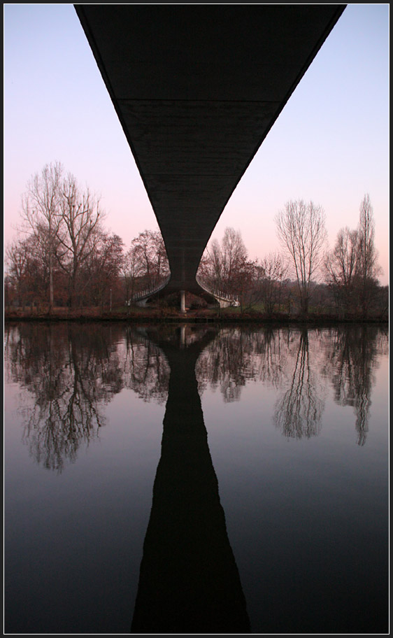 . Von unten - Max-Eyth-Steg bei Stuttgart-Hofen. November 2011 (Matthias)