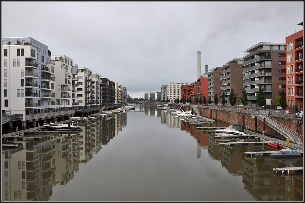 . Westhafen Frankfurt am Main - Modernes Stadtquartier am Main, Blickrichtung Westen, September 2011 (Jonas)