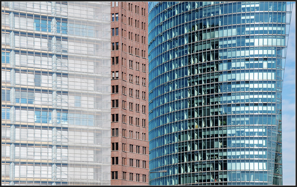 . Zweimal Glas einmal Stein - Hochhuser am Potsdamer Platz in Berlin. 18.08.2011 (Jonas)