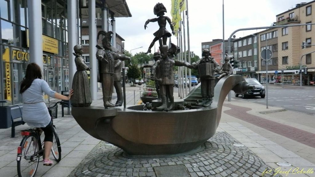 09.07.2012, Alsdorf - Brunnen, Skulpturen