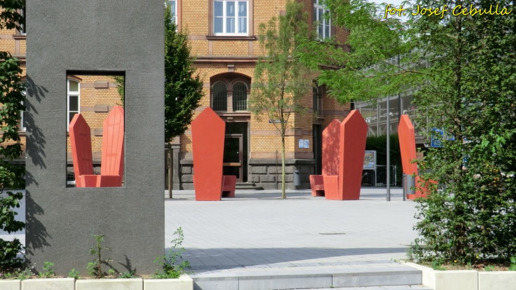 (17.07.2013)_Aachen - Prinzenhofstrae (Sessel vor der Mensa des St. Leonhard Gymnasium)