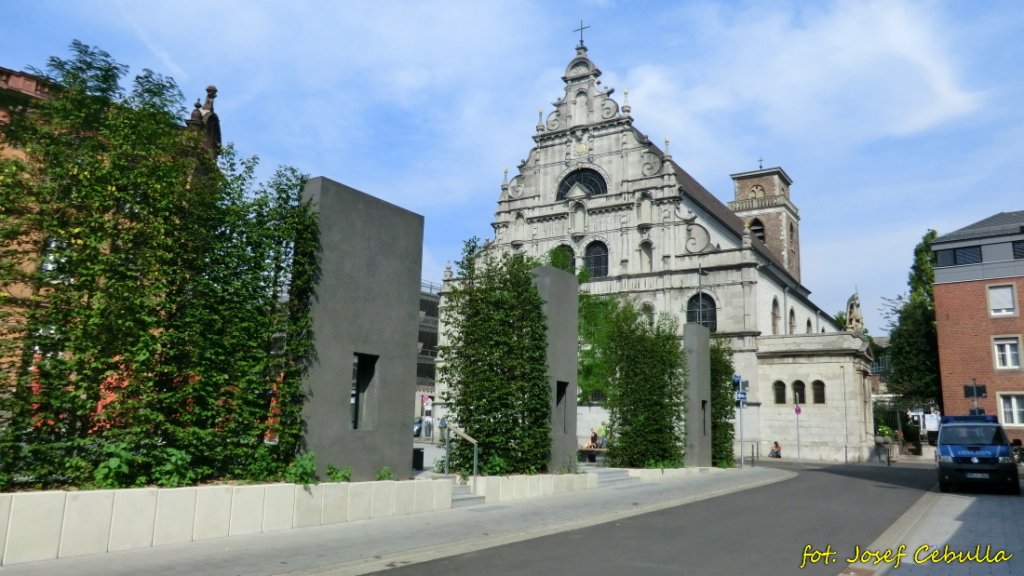 (17.07.2013)_Aachen - Prinzenhofstrae (Sessel vor der Mensa des St. Leonhard Gymnasium)