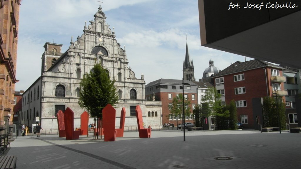 (17.07.2013)_Aachen - Prinzenhofstrae (Sessel vor der Mensa des St. Leonhard Gymnasium)