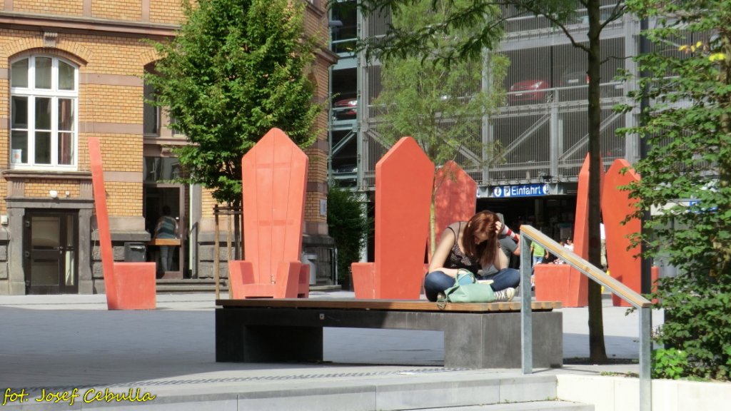 (17.07.2013)_Aachen - Prinzenhofstrae (Sessel vor der Mensa des St. Leonhard Gymnasium)