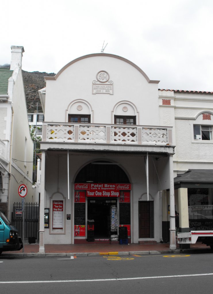 1826 gebaut, 1923 erweitert und nun der Funktion enthoben. Ehemaliges Gericht. STM = Simons Town Magistratecourt. 20.11.2010
