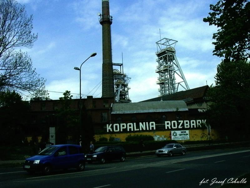 19.05.2005, Bytom, ul. Chorzowska, widok na jeszcze istniejącą kopalnię  Rozbark 