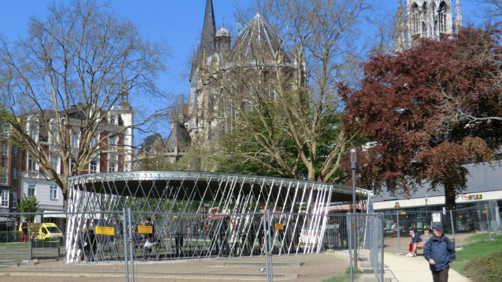 2013-05-01_Aachen - Elisengarten - Archologische Vitrine 