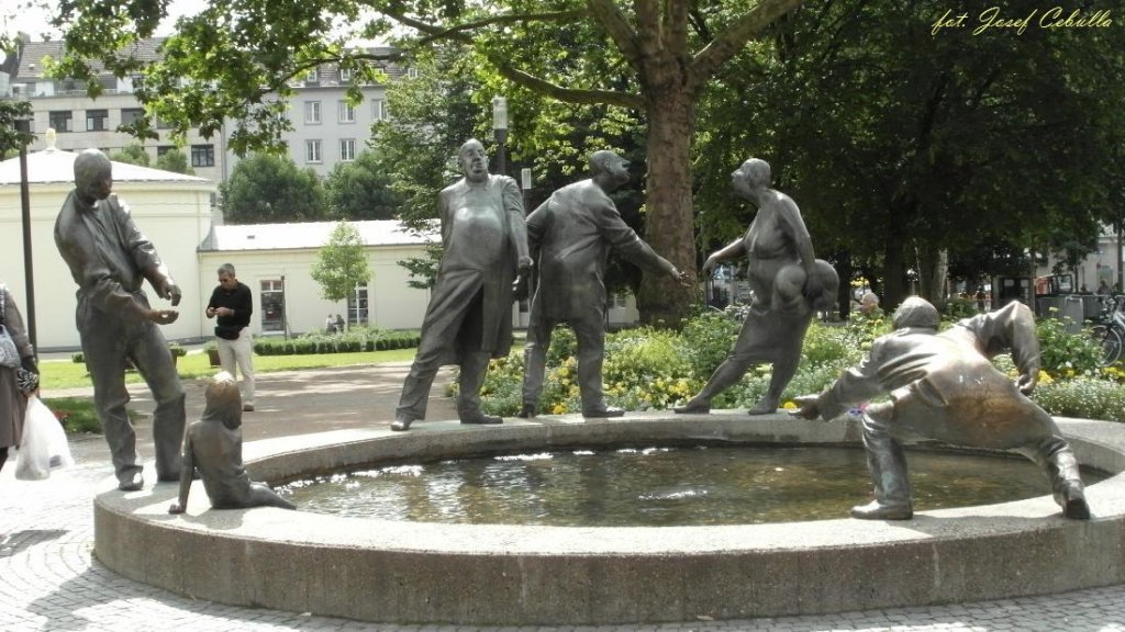 21.06.2012, Aachen - Kreislauf des Geldes - Brunnen, Baujahr: 1976, Knstler: Karl-Henning Seemann