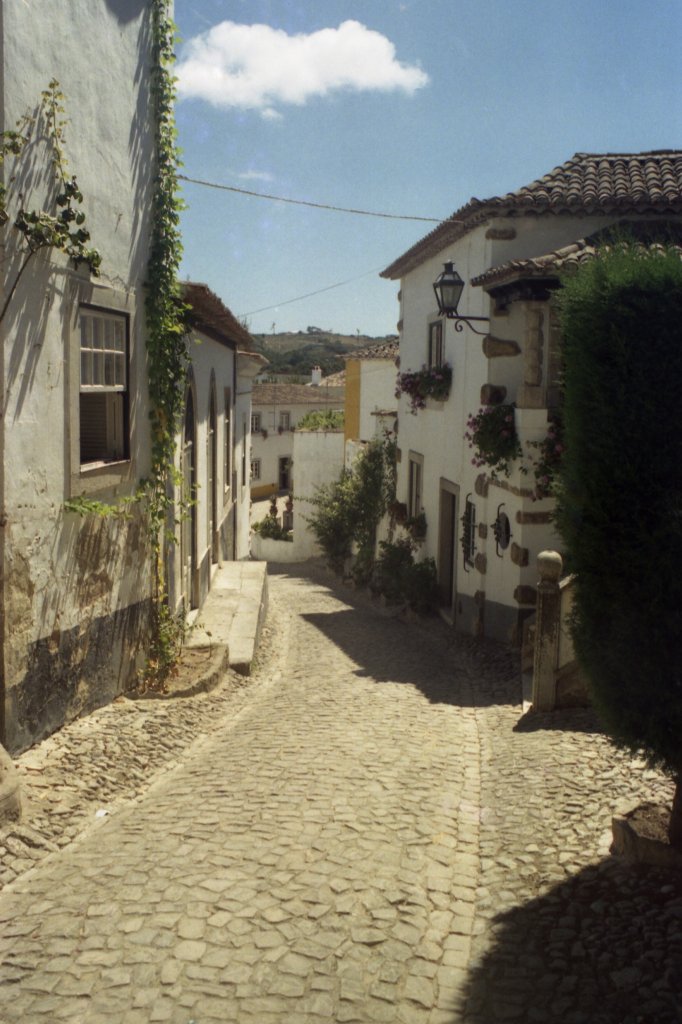 BIDOS (Concelho de bidos), 30.08.1985, Straenbild (eingescanntes Foto)