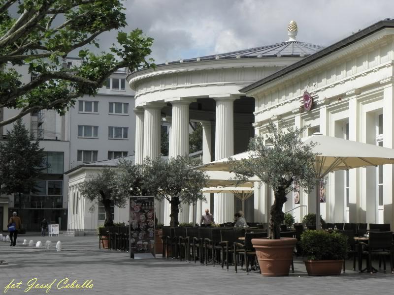 Aachen - Elisenbrunnen, Friedrich-Wilhelm-Platz, 1822 (Grundsteinlegung); 1827 (Einweihung), Knstler:	Johann Peter Cremer und Karl Friedrich Schinkel, der Kronprinzessin Elisabeth Ludovika von Bayern gewidmet; Trinkwasserbrunnen; Denkmalschutz, (23.06.2011)