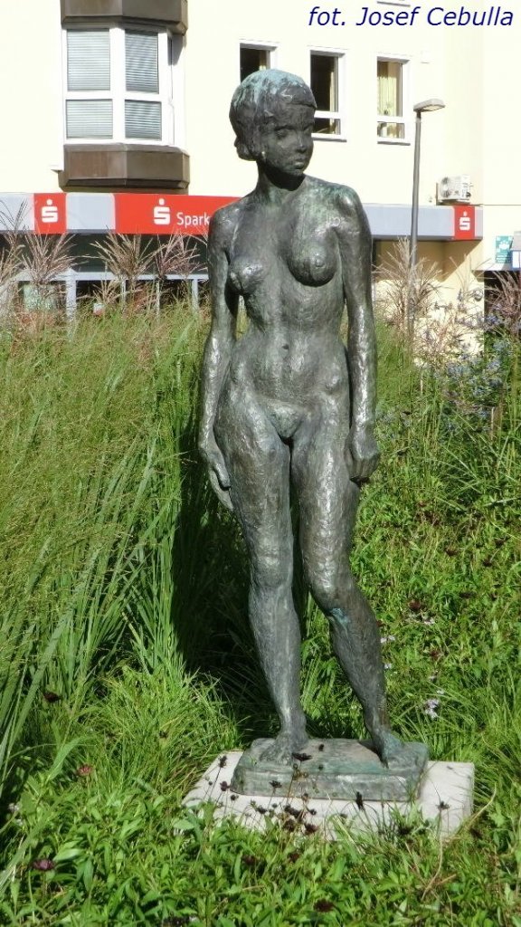 Aachen - Mdchenplastik, Burtscheider Markt, 1930, Knstler: Helmuth Schepp, 	Erstguss im Suermondt-Ludwig-Museum, Bronze, (18.10.2012)