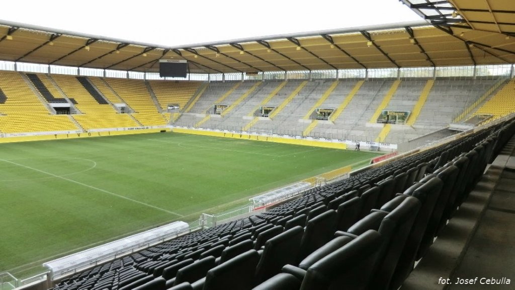 Aachen, Neuer Tivoli, Stadion von Alemannia Aachen, erffnet 2009, 32960 Pltze (17.10.2012) 
