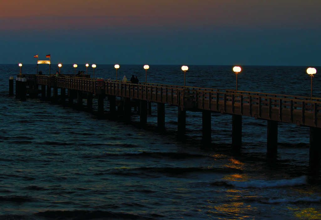 Abends an der Seebrcke in Khlungsborn. - 04.07.2012