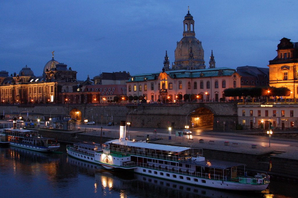 Abendstimmung am Dresdener Terrassenufer. (Aufnahme vom 30.08.2012 von der Augustusbrcke aus)