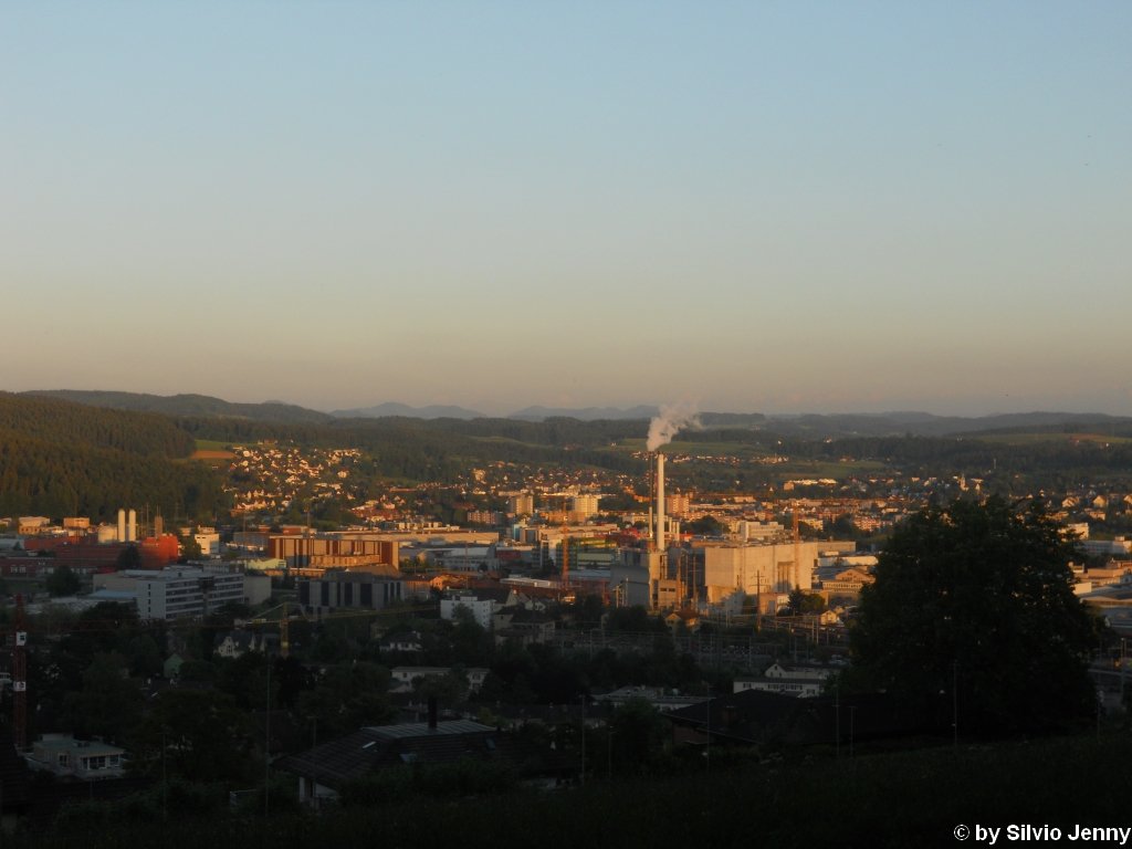 Abendstimmung im Sdosten... Whrend Oberwinterthur bereits im Schatten vom Lindberg liegt, kann man in Seen noch die Sonne geniessen, Bumli 4.6.2010