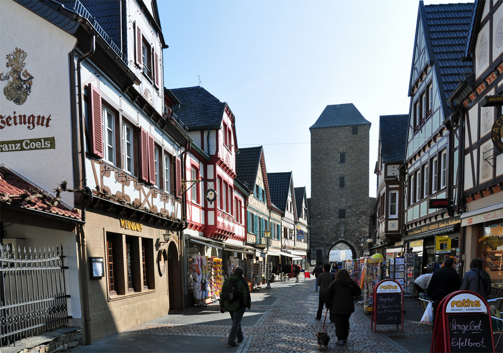 Ahrweiler - Ahrhutstrasse in Richtung Ahrtor - 15.03.2012