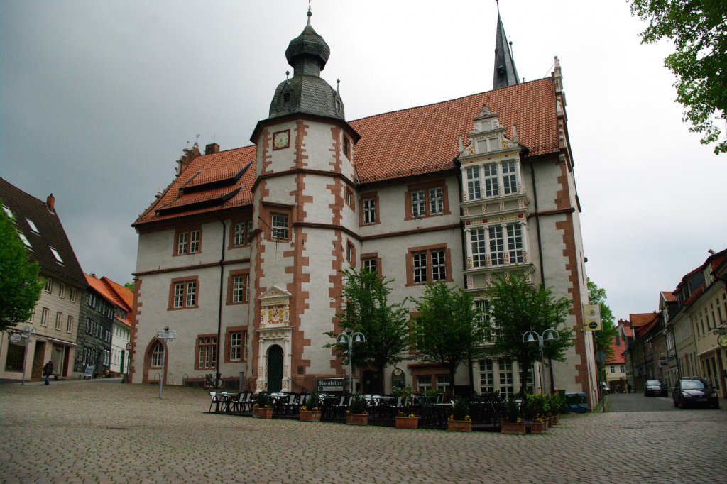 Alfeld / Leine, Rathaus am Marktplatz, erbaut von 1584 bis 1586 mit schnen 
Zirgiebel, Kreis Hildesheim (11.05.2010)