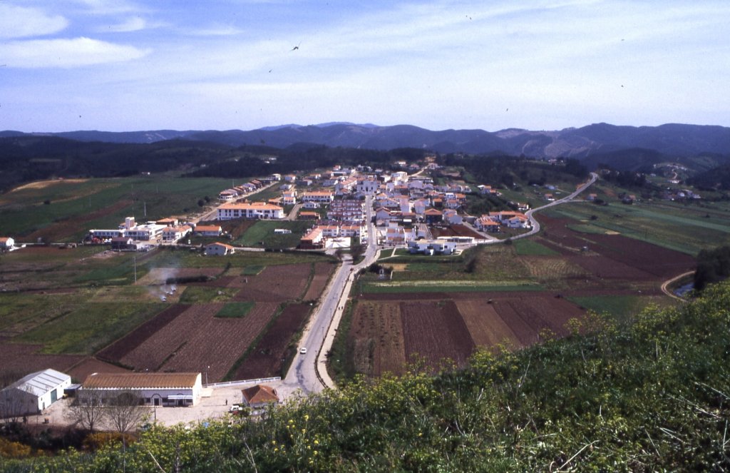 ALJEZUR (Concelho de Aljezur), 03.04.1991, Blick von der Burgruine auf den Ort (eingescanntes Dia)