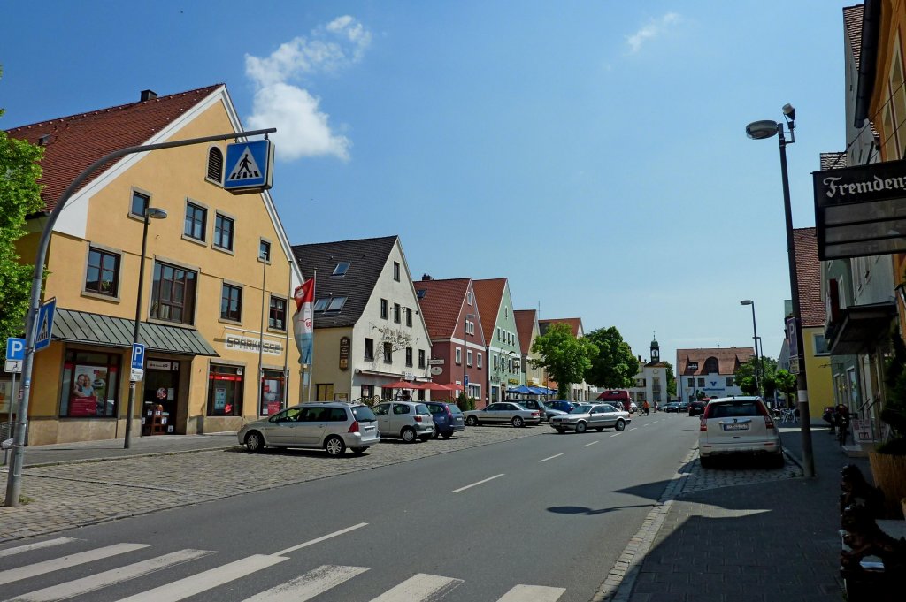 Allersberg, Blick ber den Marktplatz mit Giebelhusern aus dem 17.-19.Jahrhundert, Mai 2012