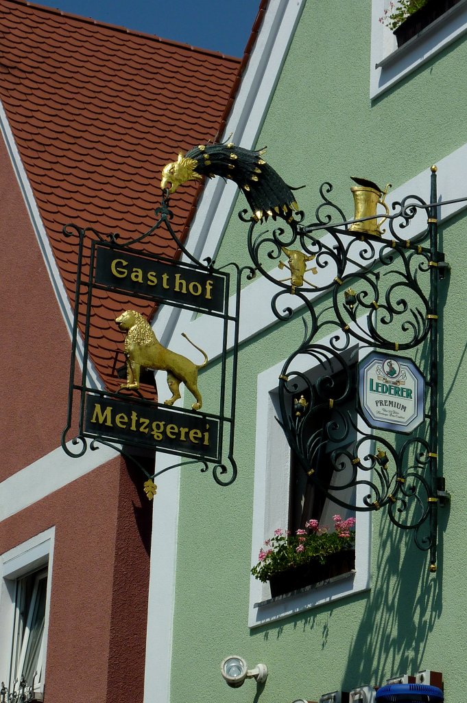 Allersberg in Mittelfranken, Gasthaus  Goldener Lwe , Mai 2012