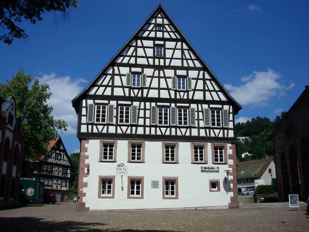 Alpirsbach im Schwarzwald,
die Oberamtei, ein Verwaltungsbau des Klosters, 1744 umgebaut und erweitert, heute Stadtbcherei und Polizeistation, Aug.2010