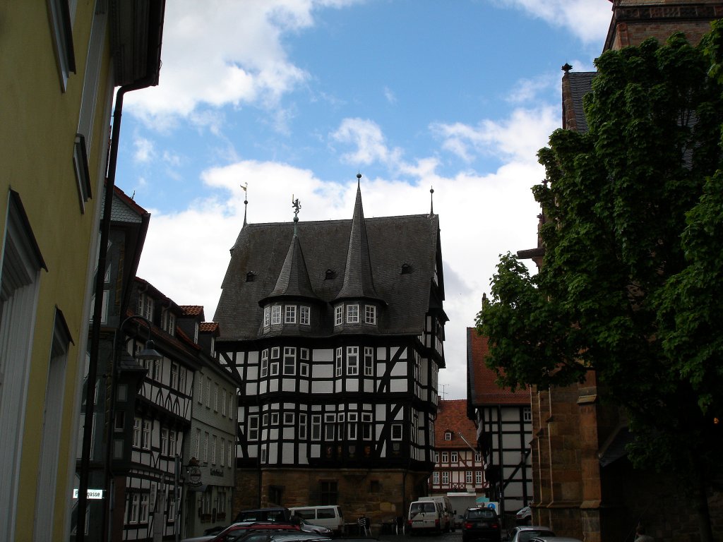 Alsfeld in Hessen, Blick zum historischen Fachwerkrathaus, erbaut von 1512-16, Mai 2005 