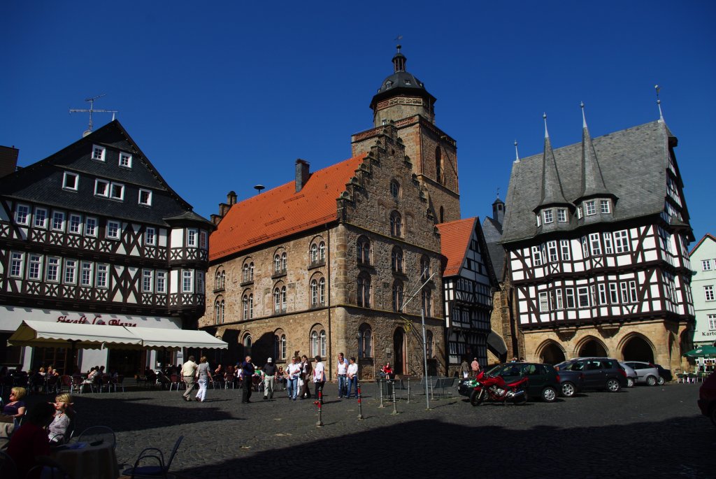 Alsfeld, Marktplatz mit Weinhaus, Walpurgiskirche und Rathaus (13.04.2009)