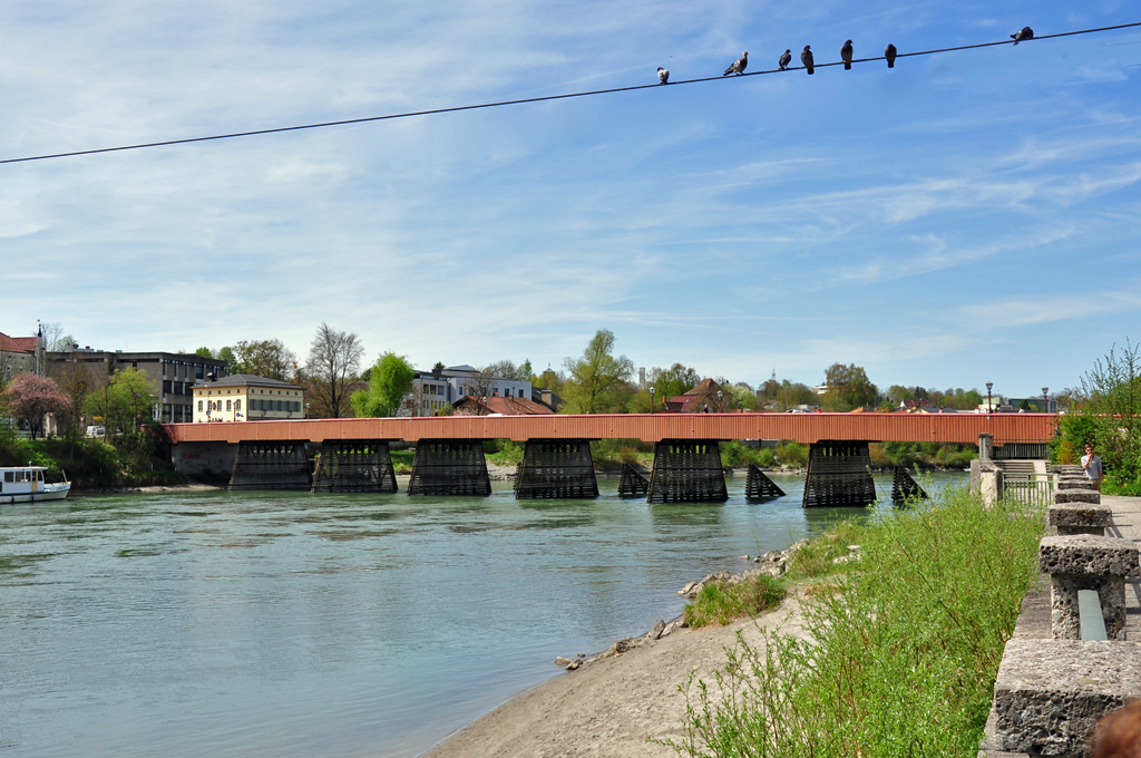 Alte Innbrcke in Wasserburg mit Holzpfeilern - 27.04.2012