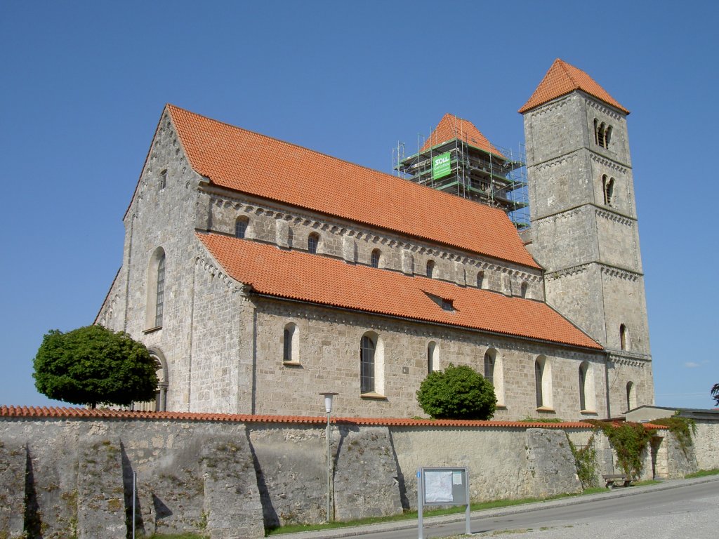 Altenstadt b. Schongau, romanische Pfarrkirche St. Michael, erbaut im 12. Jahrhundert, Landkreis Weilheim (15.07.2007)