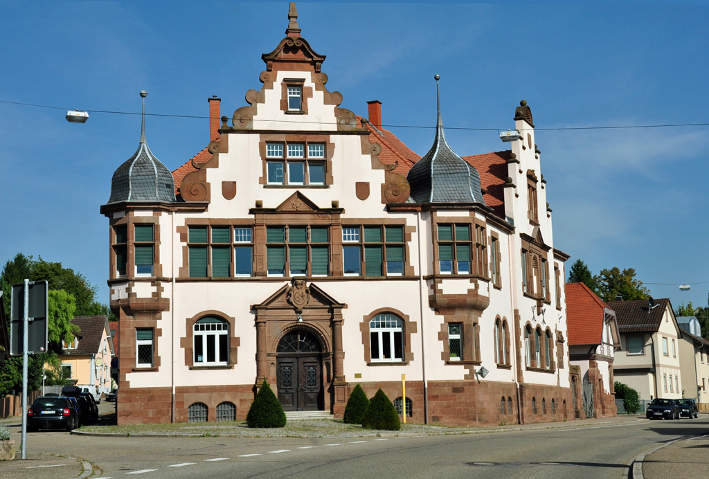 Altes Stadtgebude an der B 415 kurz vor Ortsende Lahr - 03.09.2011