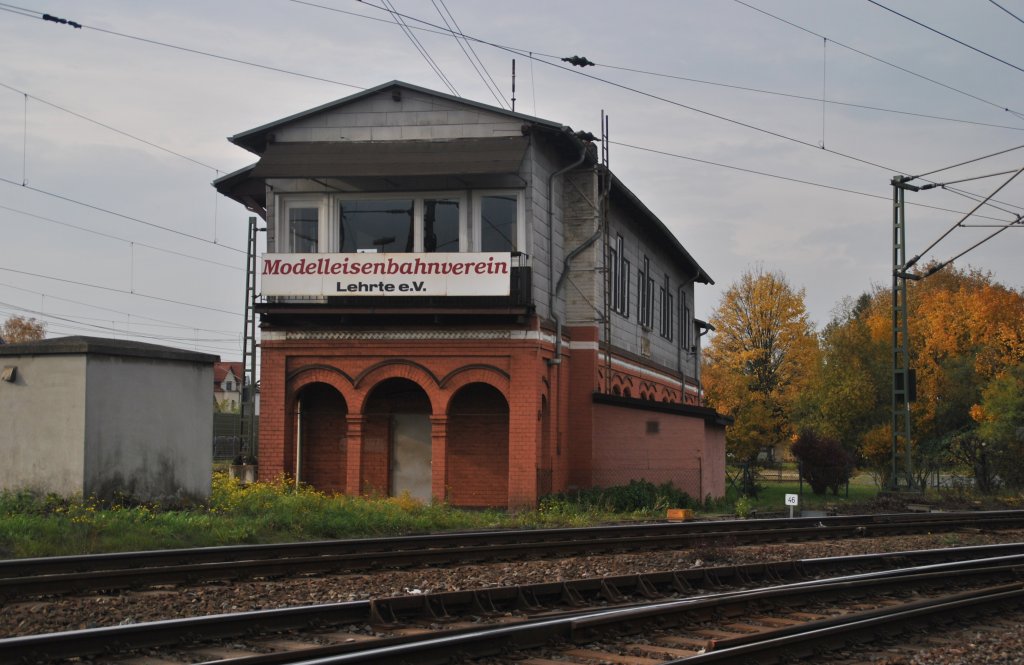 Altes Stellwerk, (Heute ist dort ein Modelleisenbahnverein) drin, Das Stellwerk wurde 1986 auer Dienst gestellt. Foto vom 30.10.10.