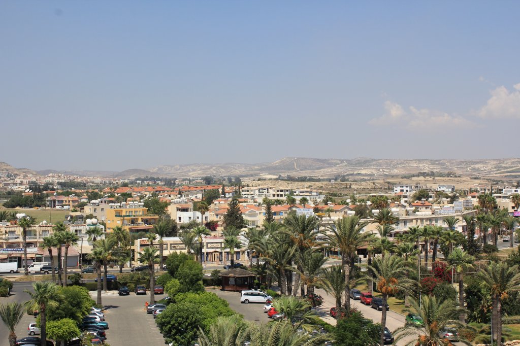 Am Dach des Palm Beach Hotel mit Blick auf Larnaca 1. September