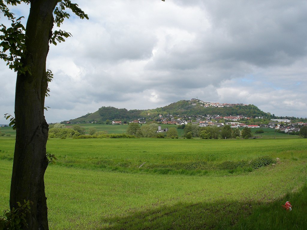 Amneburg, mittelhessische Kleinstadt, herrlich gelegen auf einem ber 400m hohen Basaltkegel, 2005