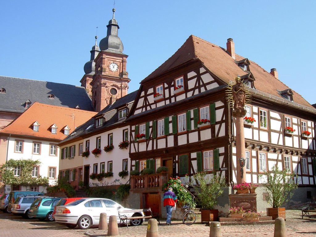 Amorbach, Marktplatz mit St. Gandolf Kirche (13.09.2007)
