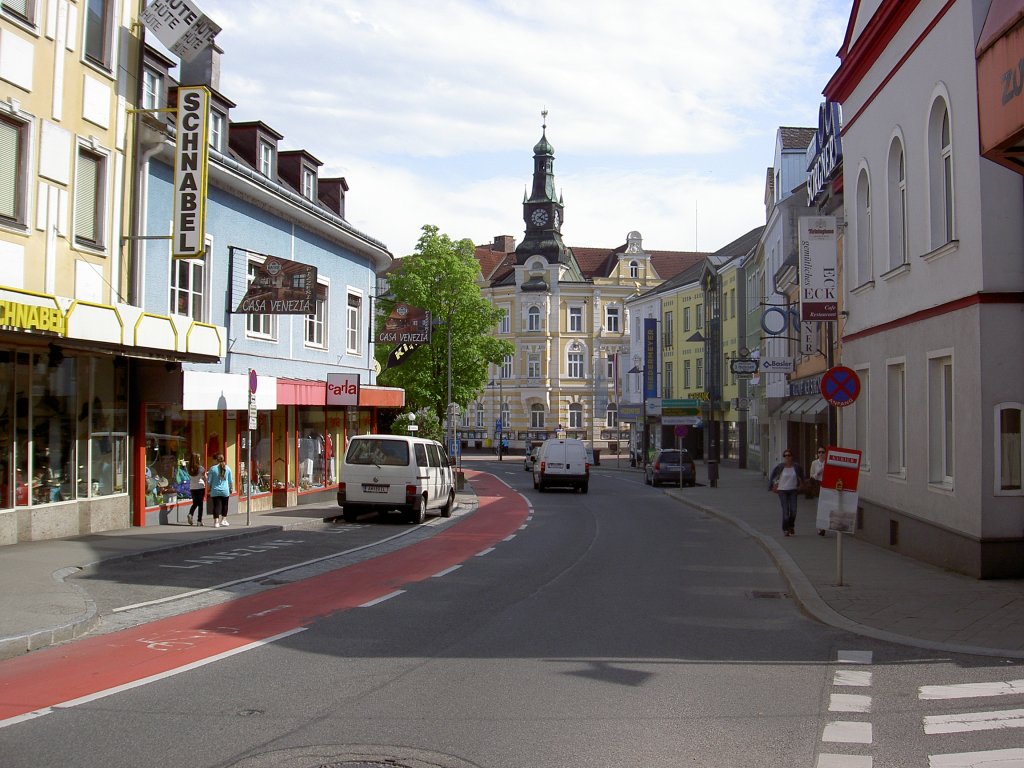 Amstetten, Linzer Strae mit Rathaus (04.05.2013)