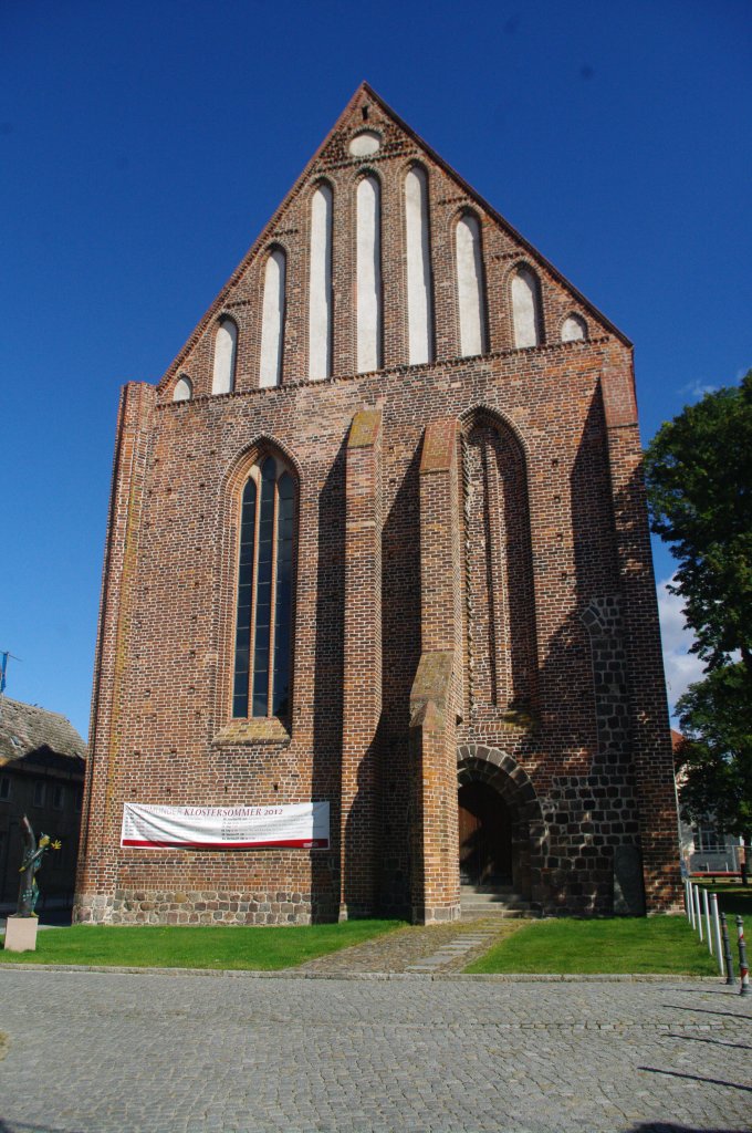 Angermnde, Franziskanerkirche Peter und Paul, erbaut im 13. Jahrhundert, heute 
Veranstaltungshalle (19.09.2012)