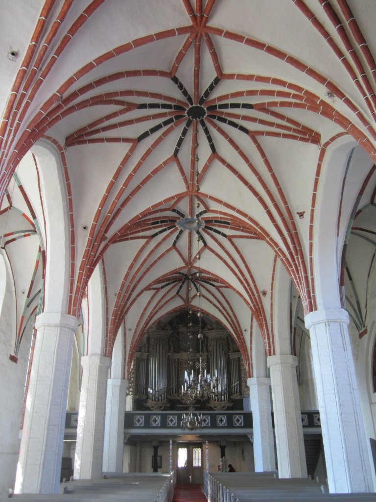 Angermnde, Stadtpfarrkirche St. Marien, erbaut im 13. Jahrhundert, neugotische
Ausstattung von 1868, Barockorgel von Joachim Wagner von 1742 (19.09.2012)