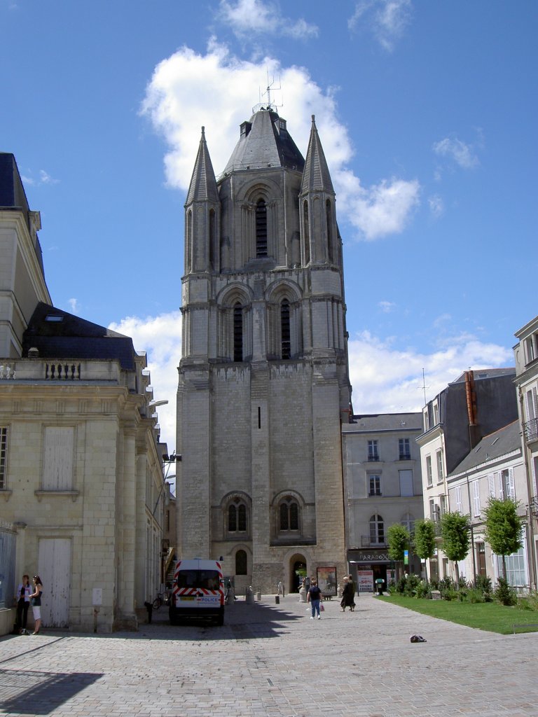 Angers, 54 Meter hoher Glockenturm der Abtei Saint Aubin aus dem 12. Jahrhundert (03.07.2008)