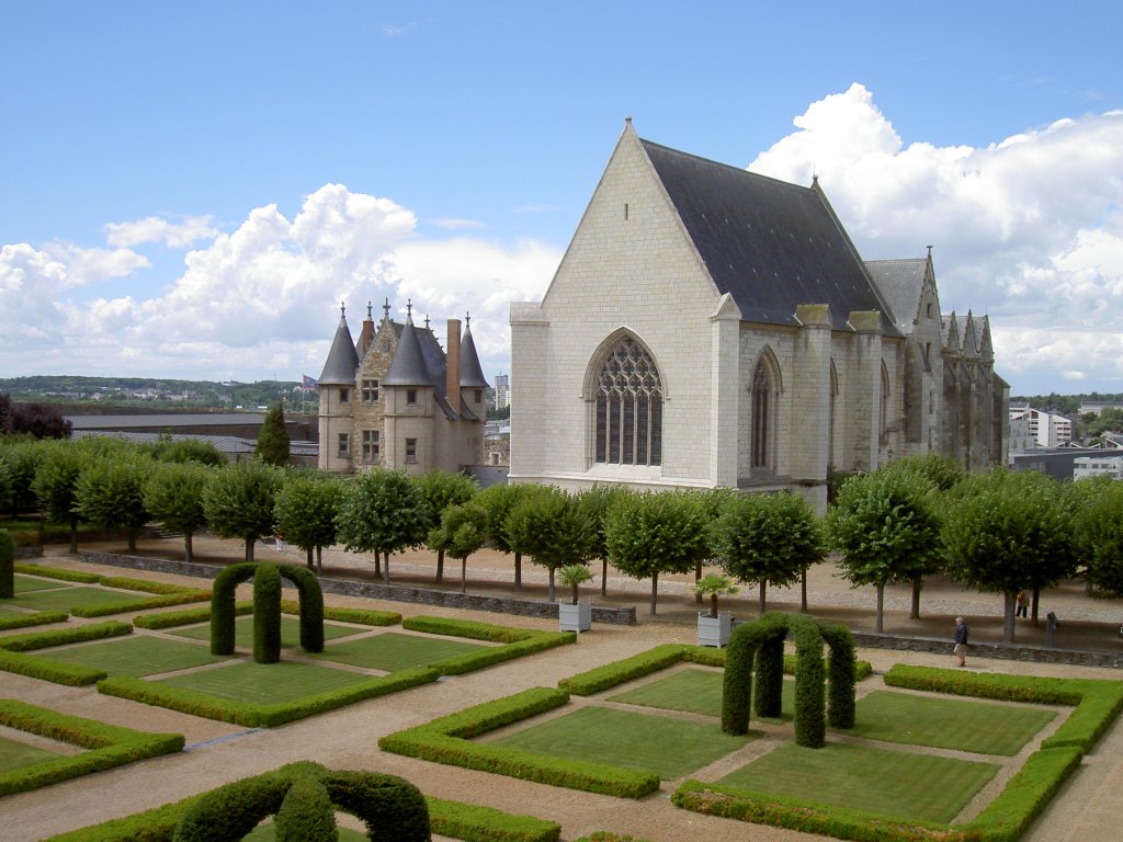 Angers, Schlosskapelle und Garten (03.07.2008)