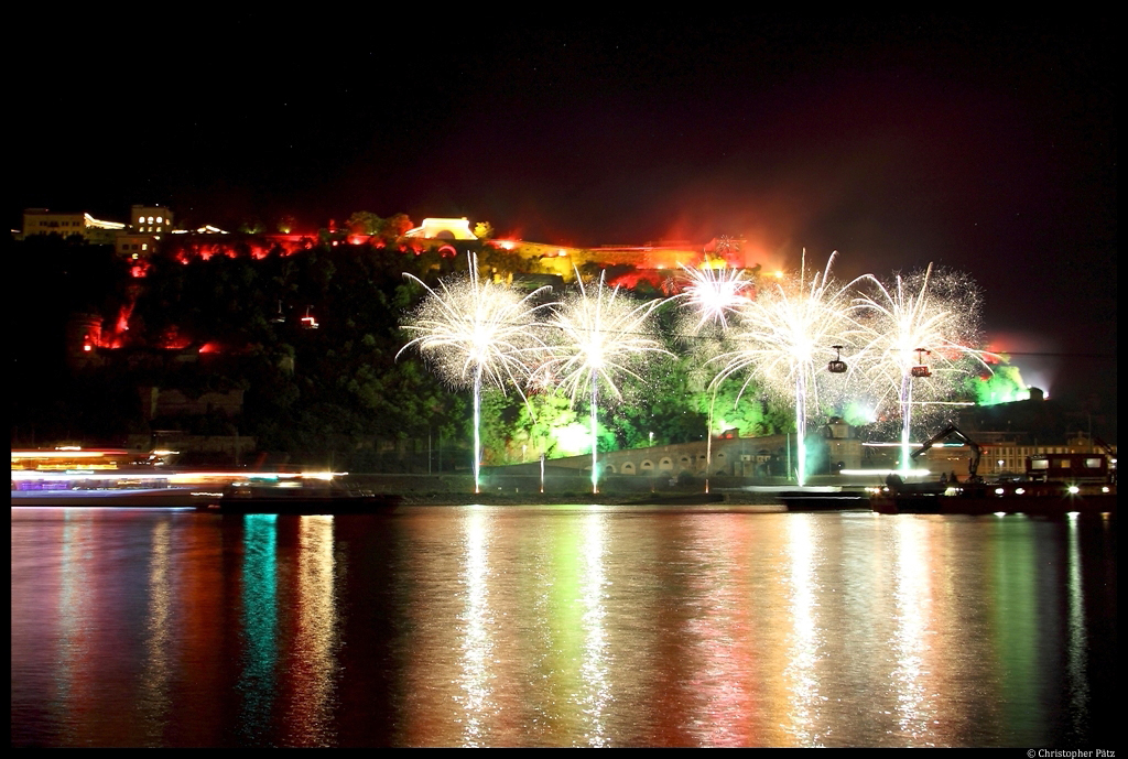 Anlsslich des Koblenzer Stadtfestes fand 11.8.2012 das Abschlussfeuerwerk von  Rhein in Flammen  in Koblenz statt. Die Festung Ehrenbreitstein wurde dabei von Bengalischen Feuern beleuchtet.