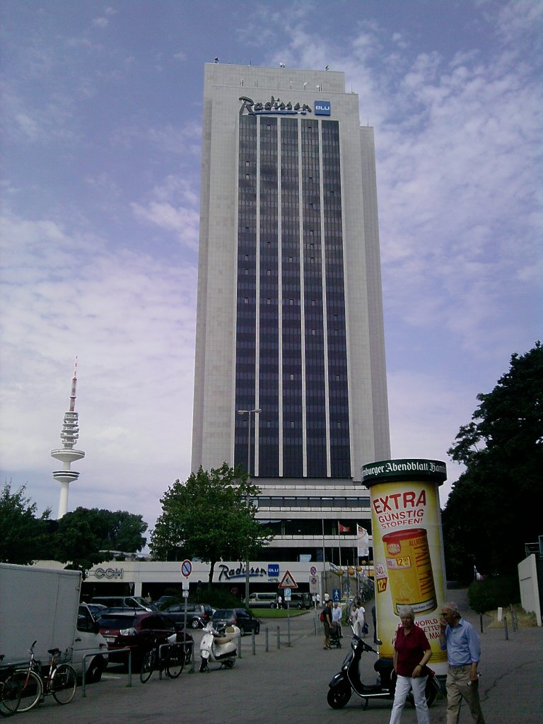 Ansicht auf das Radisson blu Hotel,in HH-Dammtor ,am 11.07.10