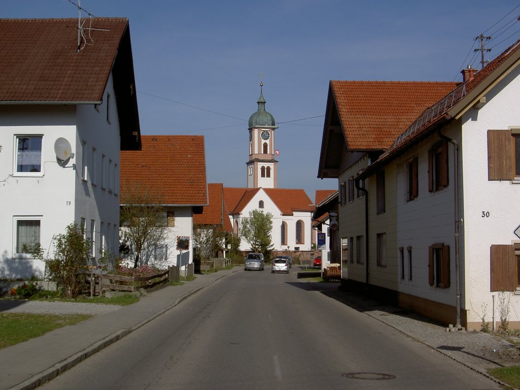 Apfeltrang, St. Michael Kirche, erbaut von 1701 bis 1702 durch Baumeister
Augustin Stickl, Kreis Ostallgu (16.10.2011)