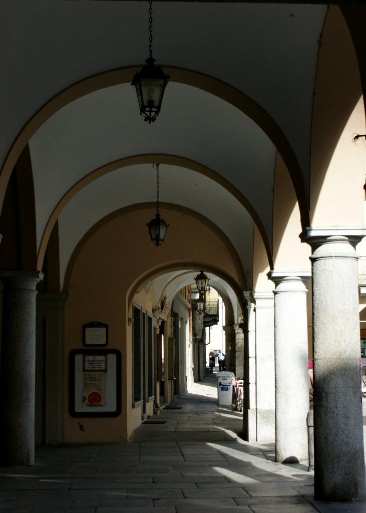 Arkaden in der Altstadt von Domodossola.
(31.03.2010)