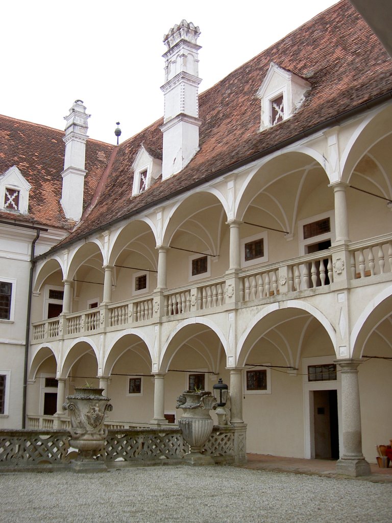 Arkadenhof von Schloss Greillenstein im Waldviertel (20.04.2013)