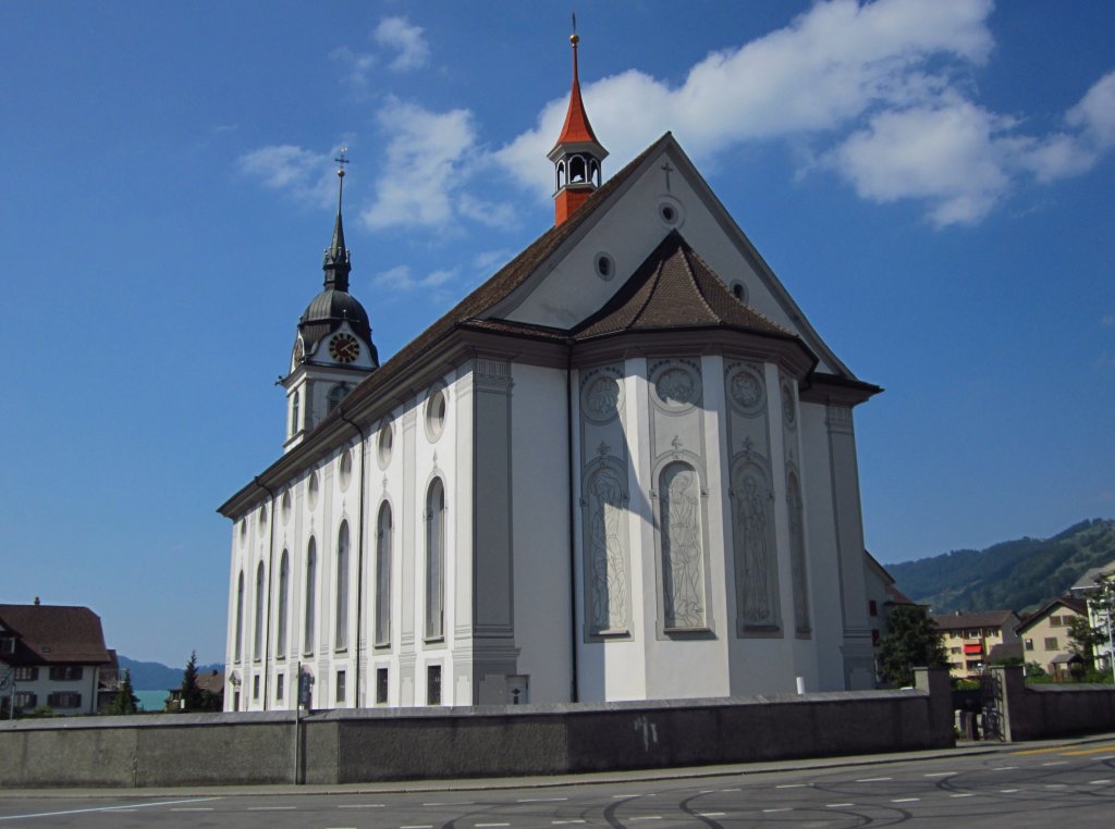 Arth, Kath. Pfarrkirche St. Georg und Zeno, erbaut von 1695 bis 1696 von Jeremias 
Schmid als eiine der ersten grossen Barockkirchen der Zentralschweiz (11.08.2012)