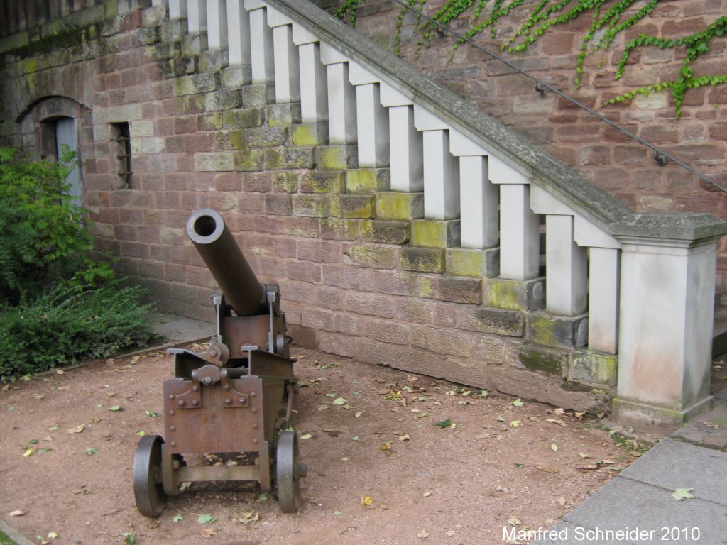 Auch diese Kanone ist im Saarbrcker Schlogarten zu sehen. Die Aufnahme des Foto war am 25.08.2010.